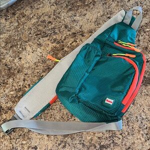 Tanluhu Green and Gray Sling Bag